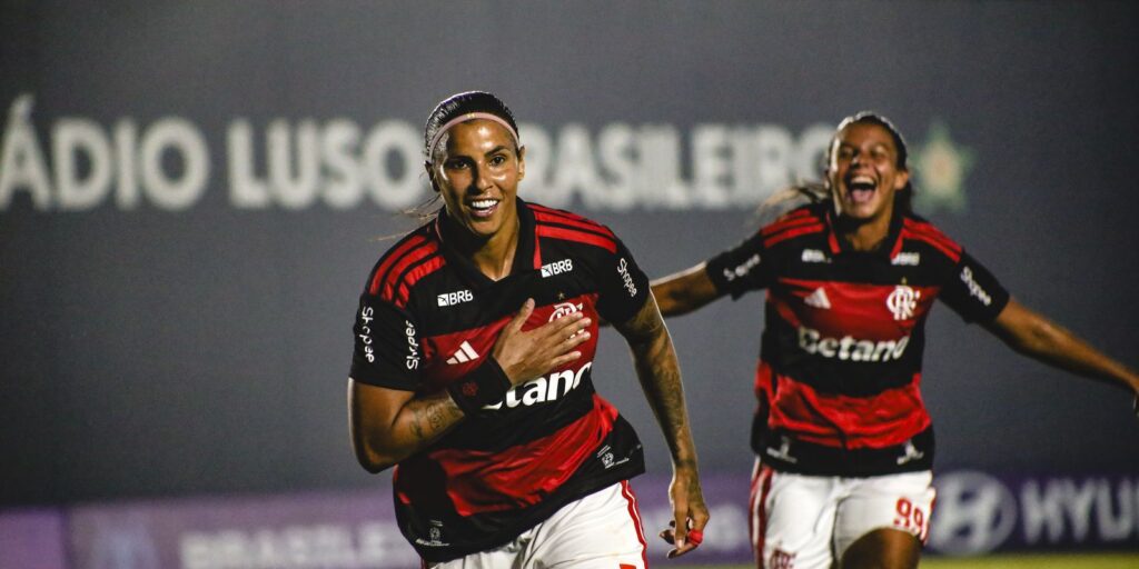 flamengo-derrota-vitoria-e-fica-perto-de-lideres-no-br-feminino