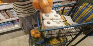 inflacao-desacelera-e-fecha-abril-em-0,67%,-pressionada-por-alimentos
