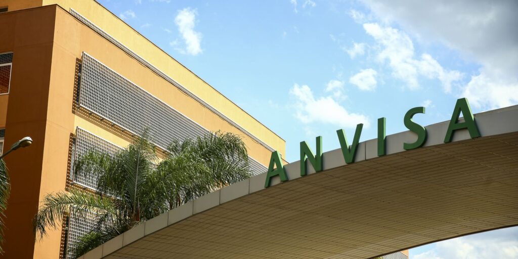 anvisa-suspende-lote-de-medicamentos-para-hipertensao-e-cancer-de-mama