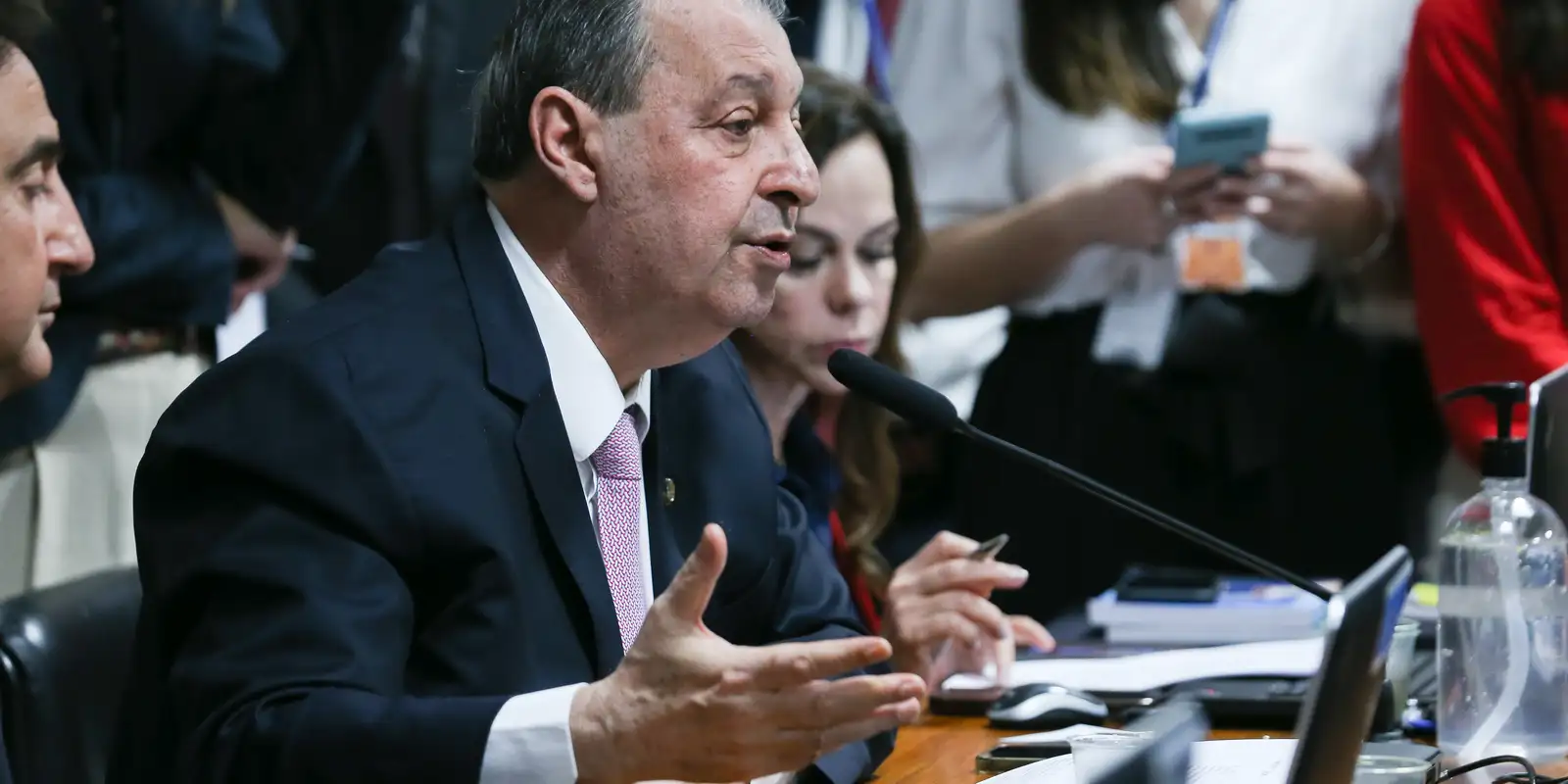 relator-da-ccj-do-senado-vota-a-favor-da-pec-do-fim-da-escala-6×1