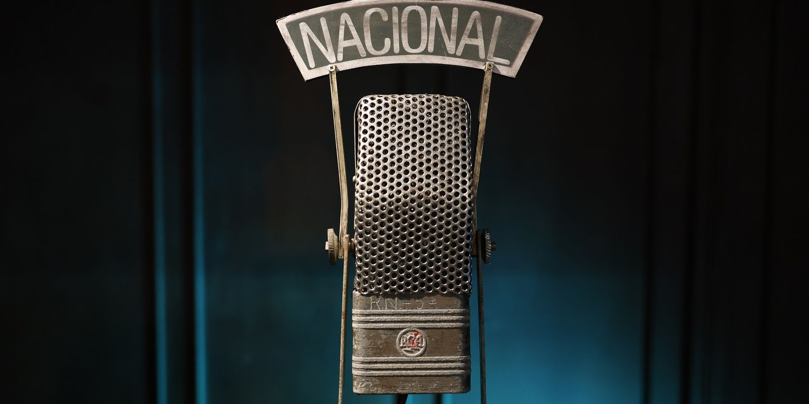no-mundo-da-bola-recorda-momentos-epicos-do-esporte-na-radio-nacional
