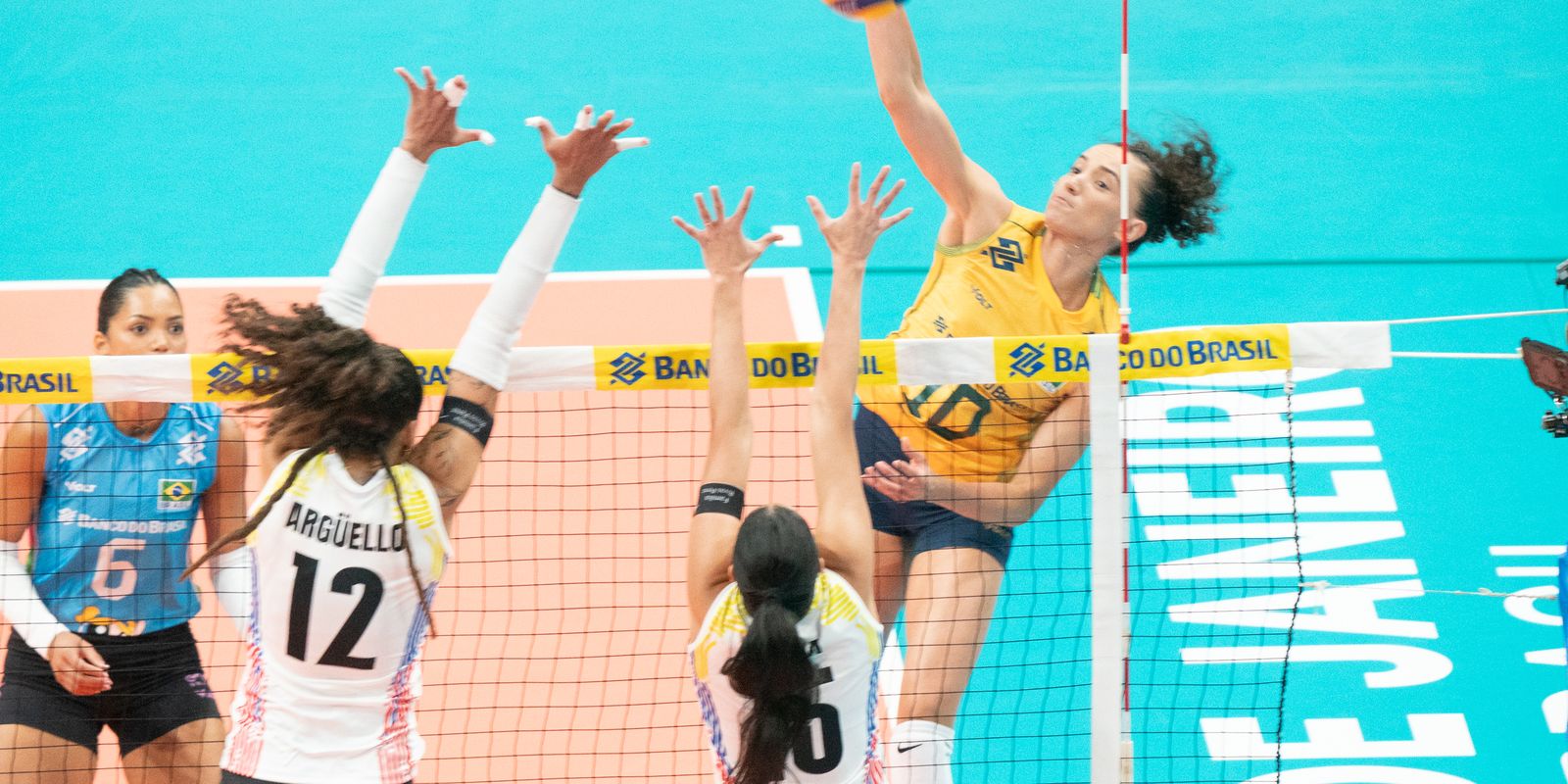 brasil-supera-venezuela-em-estreia-no-sul-americano-de-volei-feminino