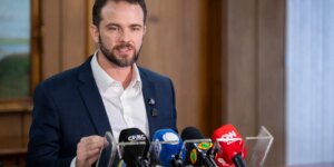 previsao-de-superavit-no-orcamento-de-2027-esta-mantida,-diz-durigan