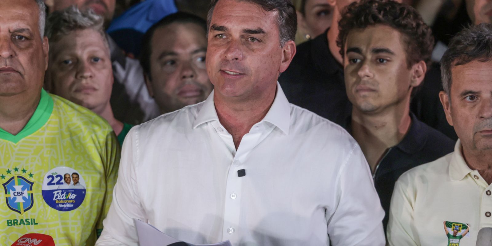 policia-federal-cancela-passaportes-de-flavio-bolsonaro