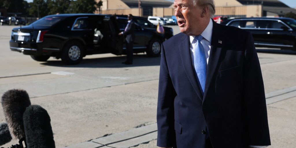 trump-diz-que-nao-vai-se-“envolver”,-apos-carta-de-flavio-bolsonaro