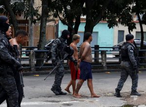 mais-dez-policiais-sao-denunciados-por-crimes-na-operacao-contencao