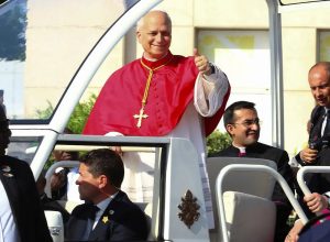 papa:-estou-na-africa-para-encorajar-catolicos,-nao-debater-com-trump