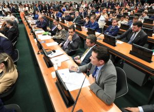 ccj-da-camara-retoma-analise-do-fim-da-escala-6×1-nesta-quarta