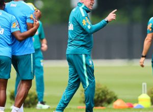 prestes-a-estrear-na-copa,-ancelotti-nao-da-pistas-sobre-escalacao