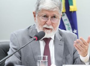 celso-amorim:-ia-sob-controle-de-poucas-empresas-piora-desigualdades