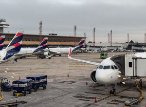 anvisa-atualiza-regras-de-seguranca-sanitaria-para-avioes-e-aeroportos