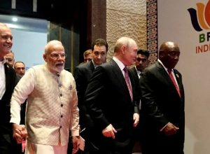 com-ira-e-emirados-arabes-no-bloco,-brics-pede-calma-no-oriente-medio