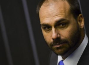 ministerio-da-justica-demite-eduardo-bolsonaro-por-abandono-de-cargo