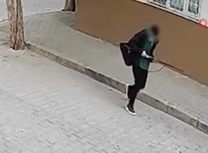 estudante-abre-fogo-do-lado-de-fora-de-escola-na-turquia