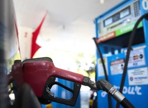 tributos-da-gasolina-sao-zerados-e-subsidios-a-combustiveis,-ampliados