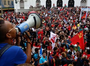estudantes-fazem-atos-pelo-pais-em-apoio-a-lula