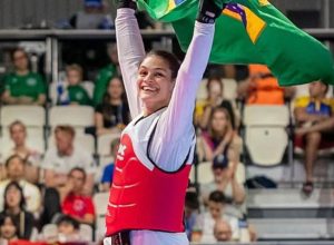 maria-clara-pacheco-e-campea-da-3a-etapa-do-grand-prix,-em-paris