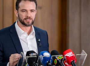 previsao-de-superavit-no-orcamento-de-2027-esta-mantida,-diz-durigan